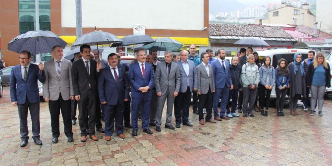 Artvin’de Gençlik Yürüyüşüne Yağmur Engeli