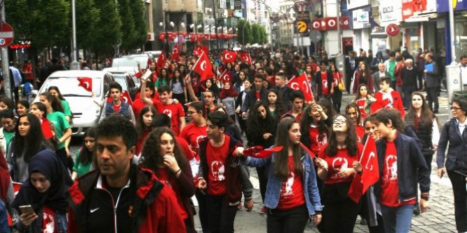 Trabzon’da "Gençlik Yürüyüşü" Düzenlendi