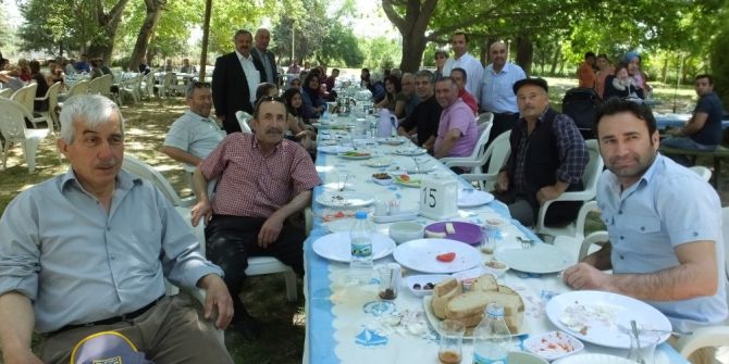 Burhaniye’de Çiftçiler Günü’ne Kahvaltılı Kutlama