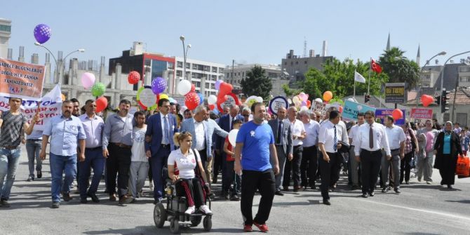 Engeliler Haftası’nda “Farkındalık” Yürüyüşü