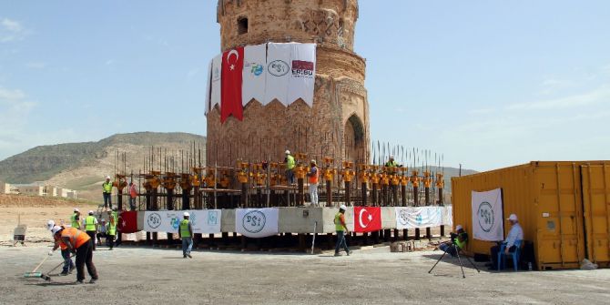 Zeynel Bey Türbesi Yeni Yerinde Zeminle Buluşuyor