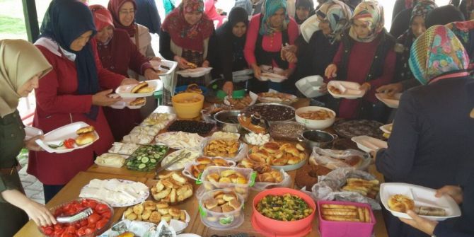 Dereköy Ortaokulunda Annelere Kahvaltı İkramı