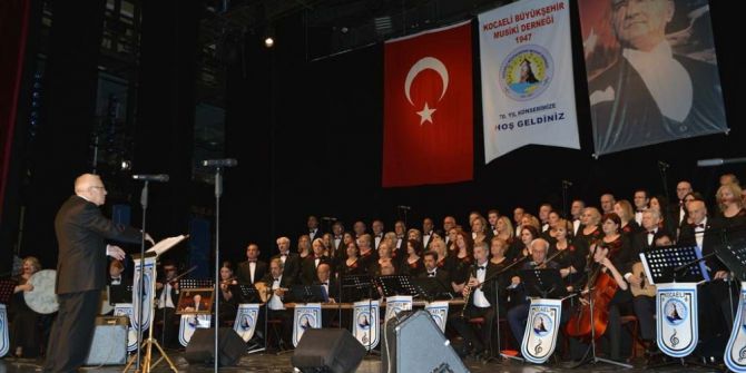 Büyükşehir Korosu 70. Yılını Konserle Kutladı