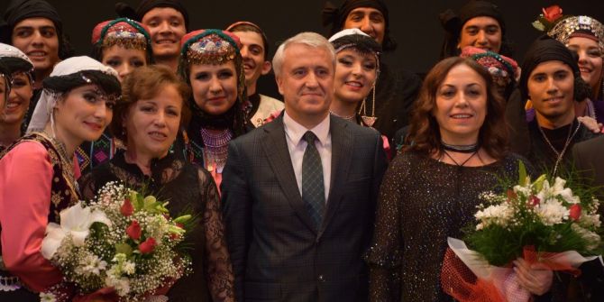 Halk Dansları Topluluğu ’İklim’ Temasıyla Sahnedeydi