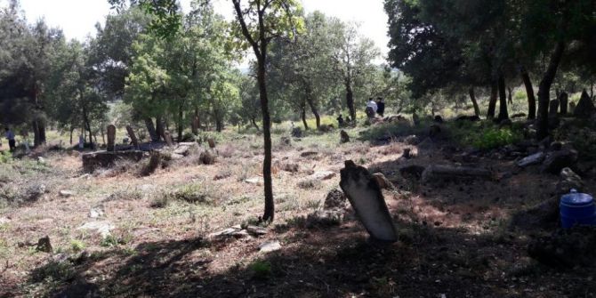 Mezarlıklarda Titiz Çalışma