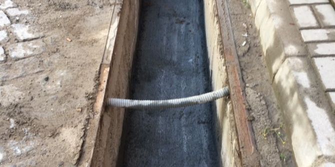 Burhaniye’de Yağmur Suyu Kanalları Temizleniyor