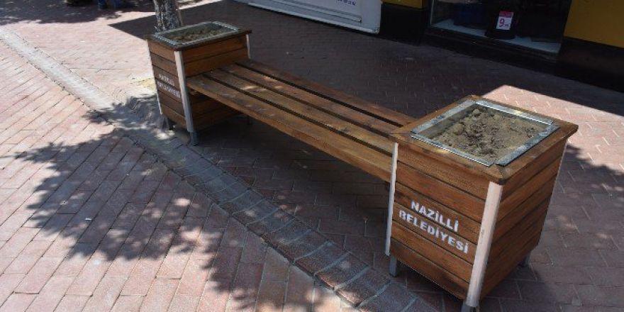 Oturma Bankları Tarihi Uzun Çarşıyı Süsledi