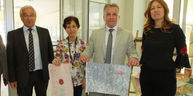 Burhaniye’de Ebru Sergisi Açıldı