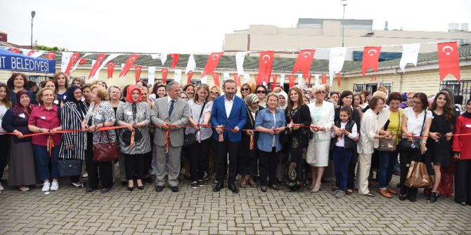 İzmek Kursiyerlerine Belgeleri Teslim Edildi