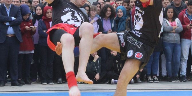 Düzce’de Gençlik Haftası Kutlamaları Yürüyüş İle Başladı