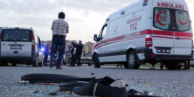Aksaray’da Hafif Ticari Araçla Motosiklet Çarpıştı: 4 Yaralı