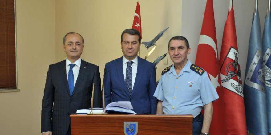 Vali Çelik Ve Başsavcı Kapıcı’dan Garnizon Komutanı Küçükakyüz’e Ziyaret