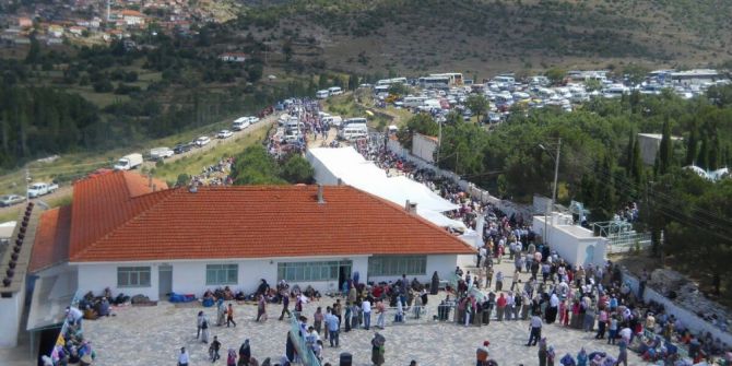 Recepli, Hayır Yemeğine Hazırlanıyor