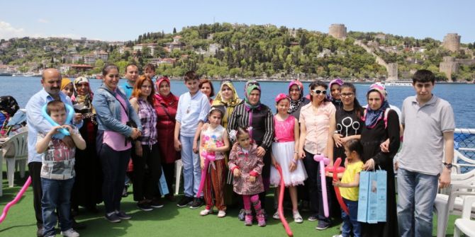 Engelli Anneleri Boğaz Turunda Doyasıya Eğlendi