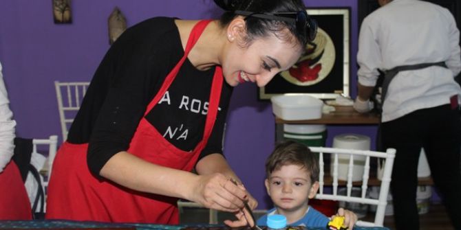 Neoplus Outlet Ve Yaşam Merkezi’nde Anneler Günü’ne Özel Çikolata Kursu Gerçekleştirildi