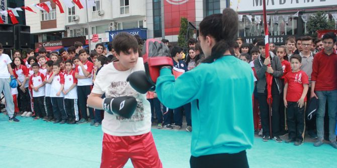 Gençlik Haftası Renkli Başladı