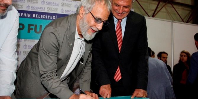 Yusuf İslam, Başkan Karaosmanoğlu’na 45 Yıllık Plağını İmzaladı