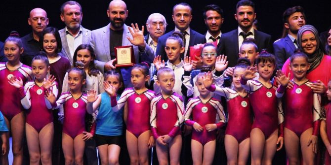 Olimpiyat Yıldızları’nın Gösterisi İzleyenleri Büyüledi