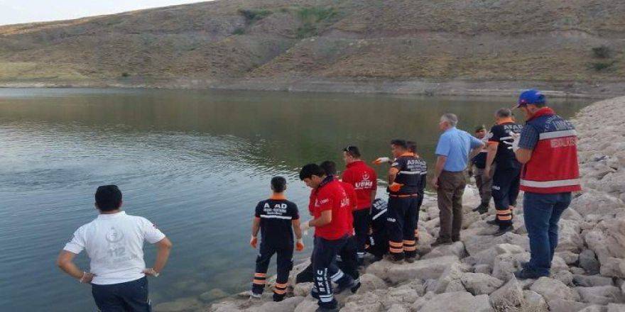 Gölete Düşen Genç Boğularak Hayatını Kaybetti