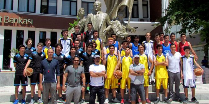 Çeşme’de Sokak Basketbolu Turnuvası