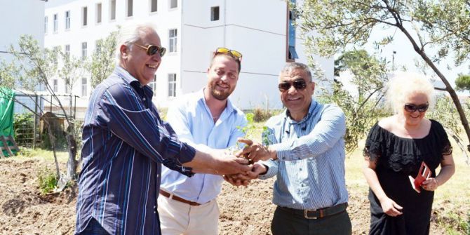 Çocuklar Toprağa Değdi