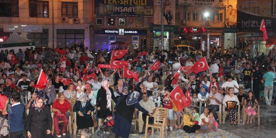 Demokrasi Nöbeti Coşkuyla Devam Ediyor