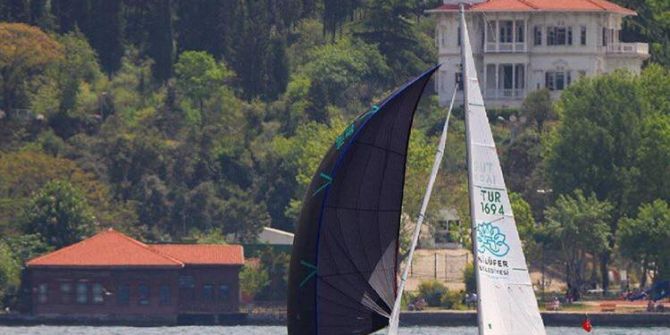 Nilüfer Belediyesi Yelkenlisi Boğaz Sularında