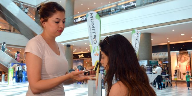 Annelere Ücretsiz Makyaj