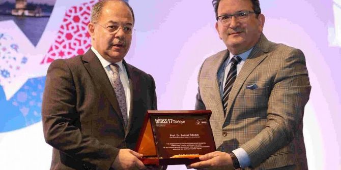 Bakan Akdağ’dan İzmir’e Birincilik Ödülü