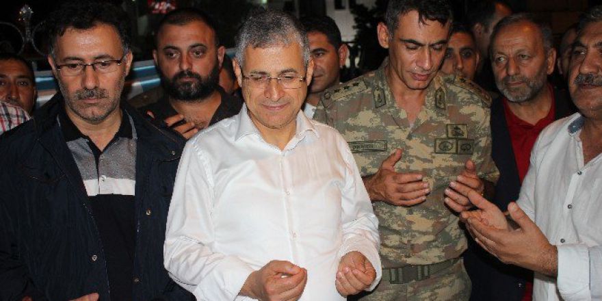 Iğdırlılar Darbe Girişimin Karşı Tutulan Demokrasi Nöbetinde