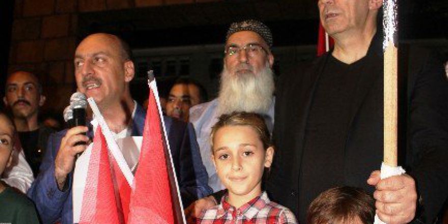 Iğdırlılar Darbe Girişimine Karşı Meşale Bayraklarla Yürüdüler