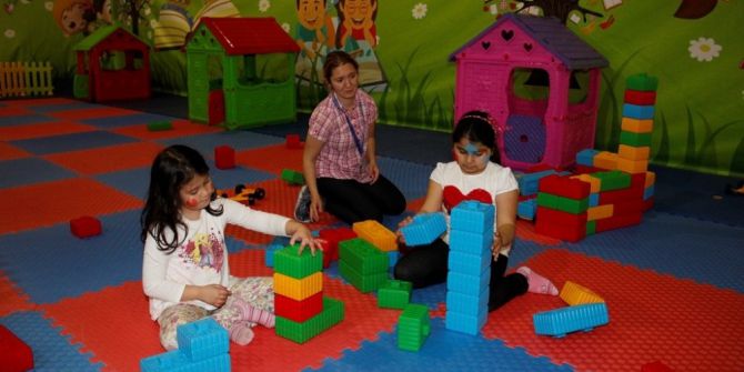 Anne Babalar Kitaba, Çocukları Oyun Odasına