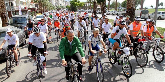 Karşıyaka’da Feridun Düzağaç İle Gençlik Şöleni
