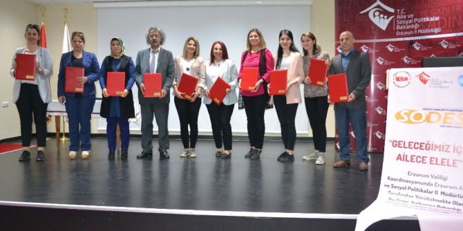 Asp’de “Geleceğimiz İçin Ailece El Ele Projesi” Plaket Töreni Düzenlendi