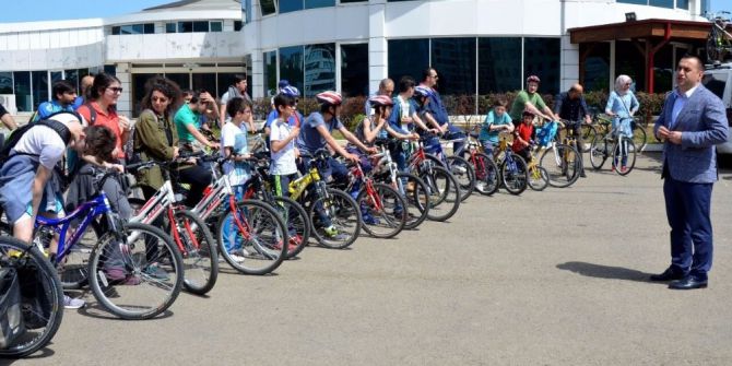 Bisikletini Alan Bu Şölene Koştu