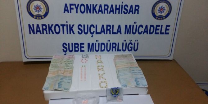 Polis Zehir Tacirlerini Uyuşturucu Parası İle Yakaladı