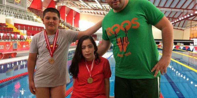Karamanlı Bedensel Engelli Yüzücüler Şampiyonaya Madalyalarla Başladı