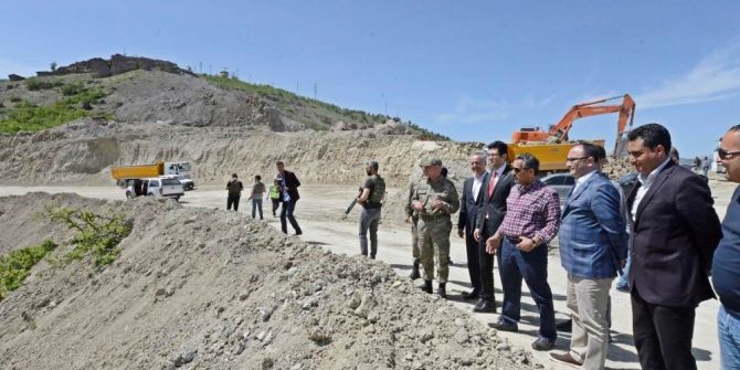 Tunceli Valisi Yapımı Devam Eden Karayolunu İnceledi