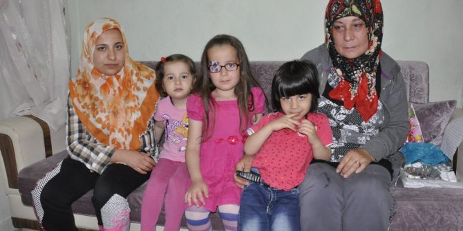 Görme Kaybı Yaşayan Torunları İçin Gözyaşı Döküyor