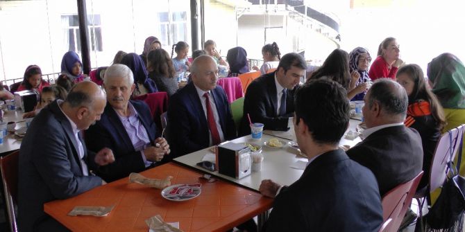 Başkan Yemenici Sevgi Evi Çocuklarıyla Bir Arada