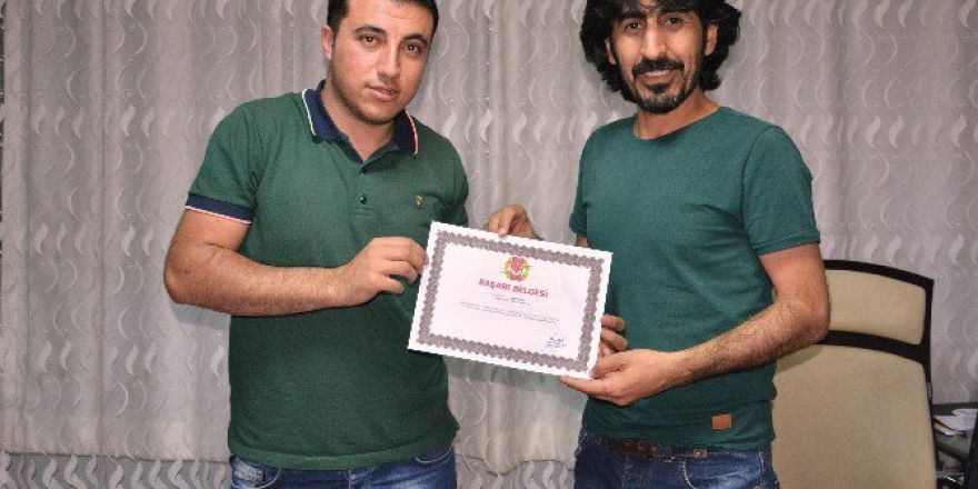 İha Muhabiri Okay’a Başarı Belgesi