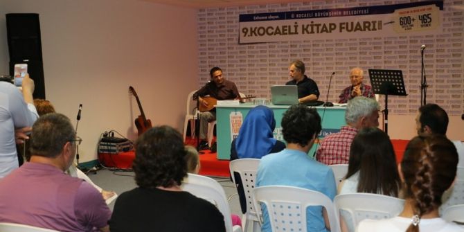 Şiir Dinletileri Kitap Fuarına Renk Katıyor