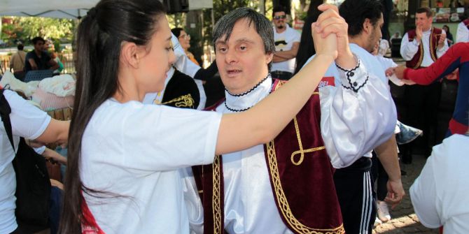 Ç’engel Kafe Halk Dansları Topluluğu’ndan Anlamlı Performans