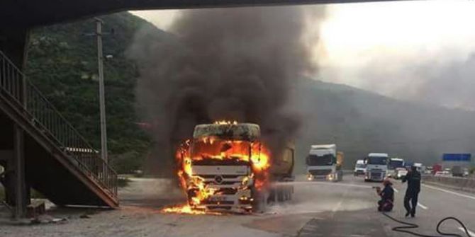 D-650 Karayolunda Hafriyat Kamyonu Yandı