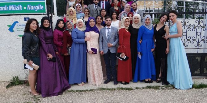 Gölpazarı Meslek Yüksek Okulu Mezunları Düzenlenen Balo Gecesinde Doyasıya Eğlendi