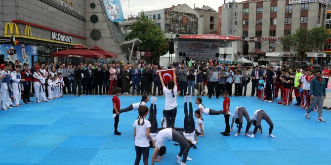 Gaziosmanpaşa Meydanı Spor Salonuna Dönüştü