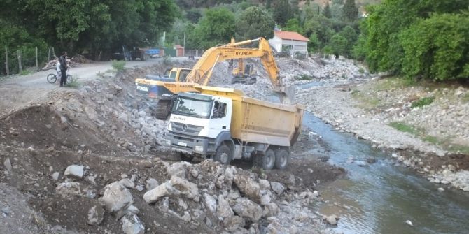 Karadere Taşkınlardan Korunacak