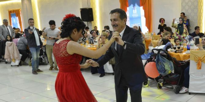 Ataç Ve Zihinsel Yetersizliği Bulunan Berna’dan Salsa