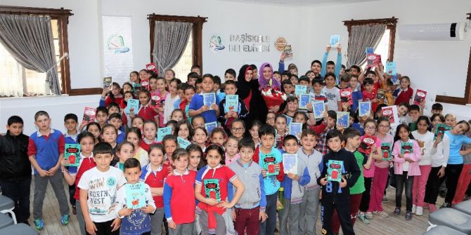 Kitap Okuyan 100 Öğrencinin Ödülü Yazarla Buluşma Oldu