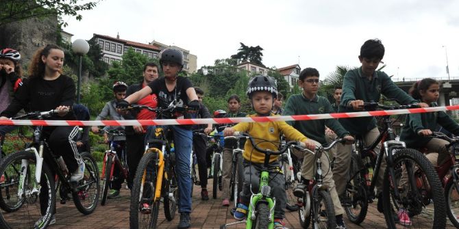 En Yavaş Ve Sonuncu Olan Bisikleti Kazandı